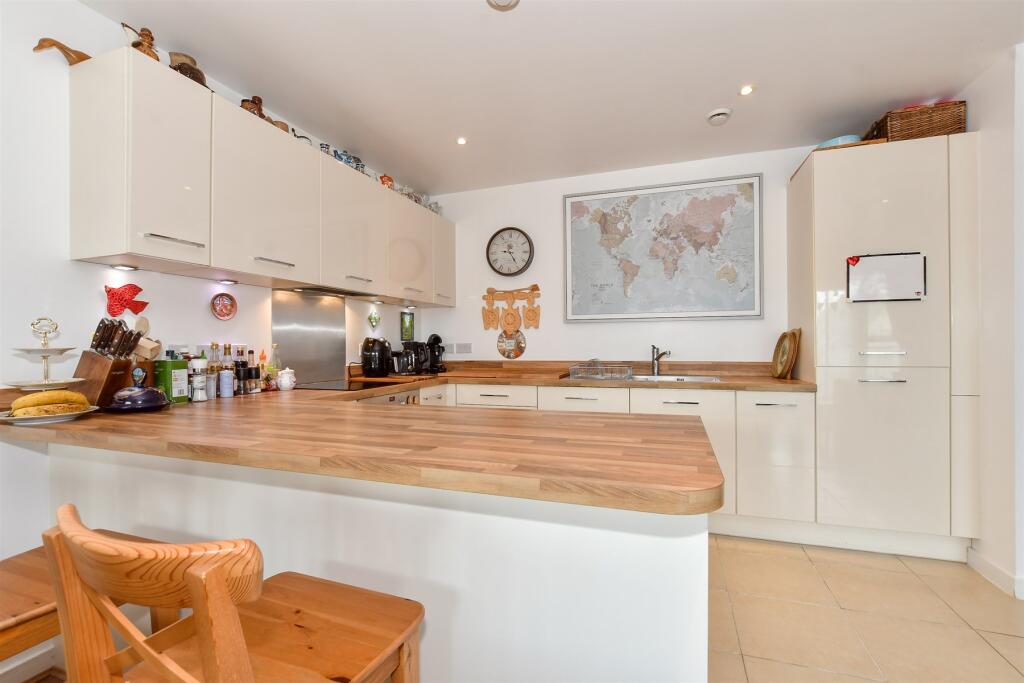 Kitchen/ Lounge/ Diner