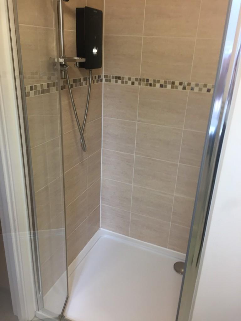 ensuite shower ro...