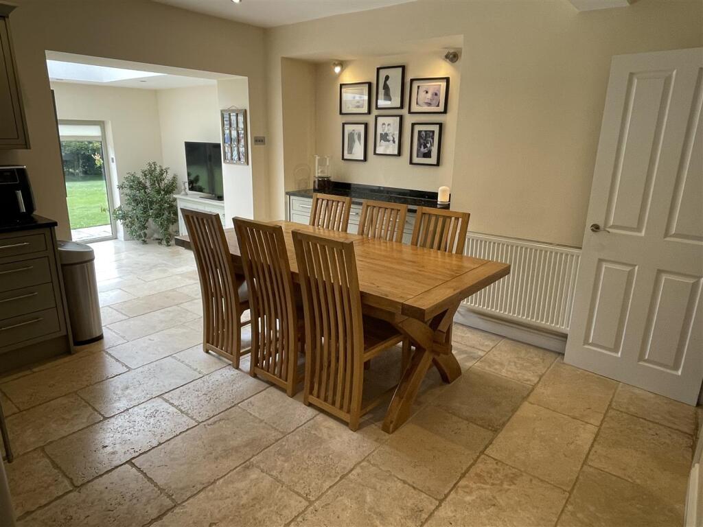 Dining Area.JPG