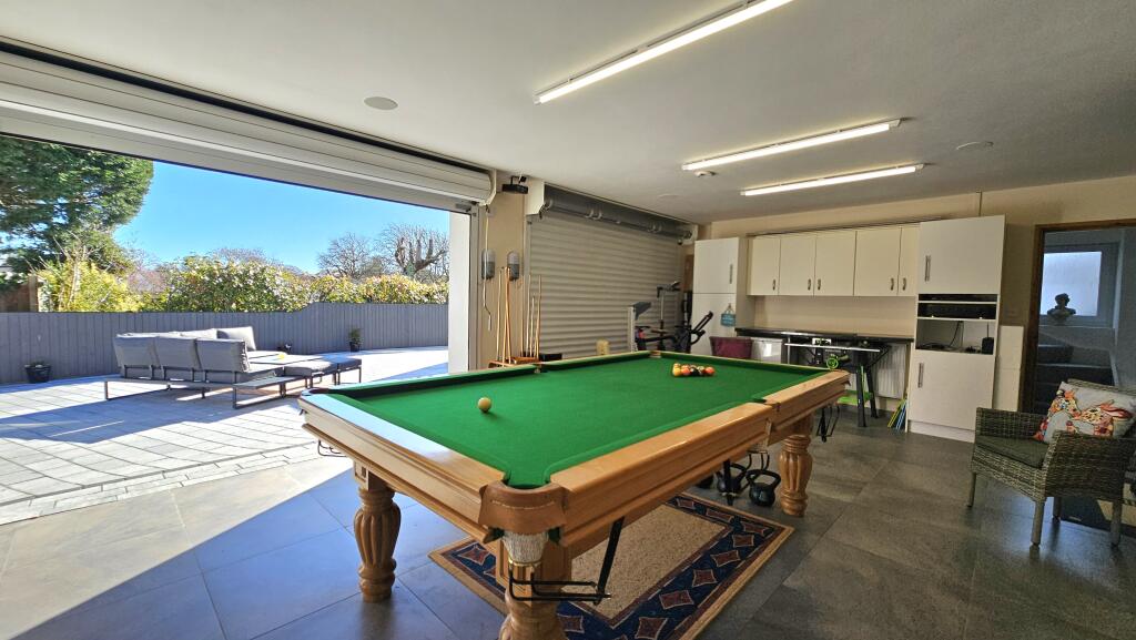 Garage / Games Room