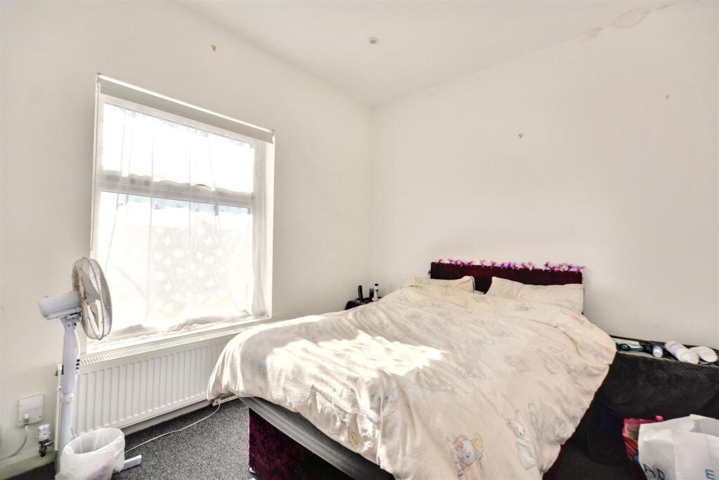 Bedroom 1_1.jpeg