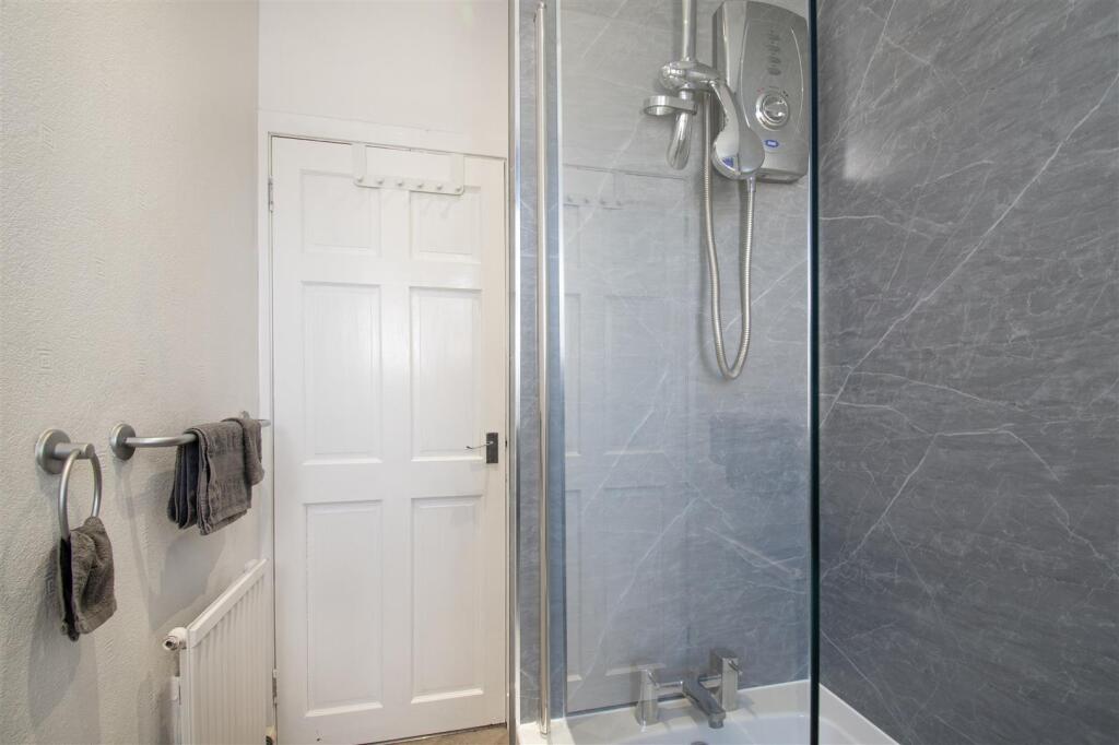 bathroom (2).jpg