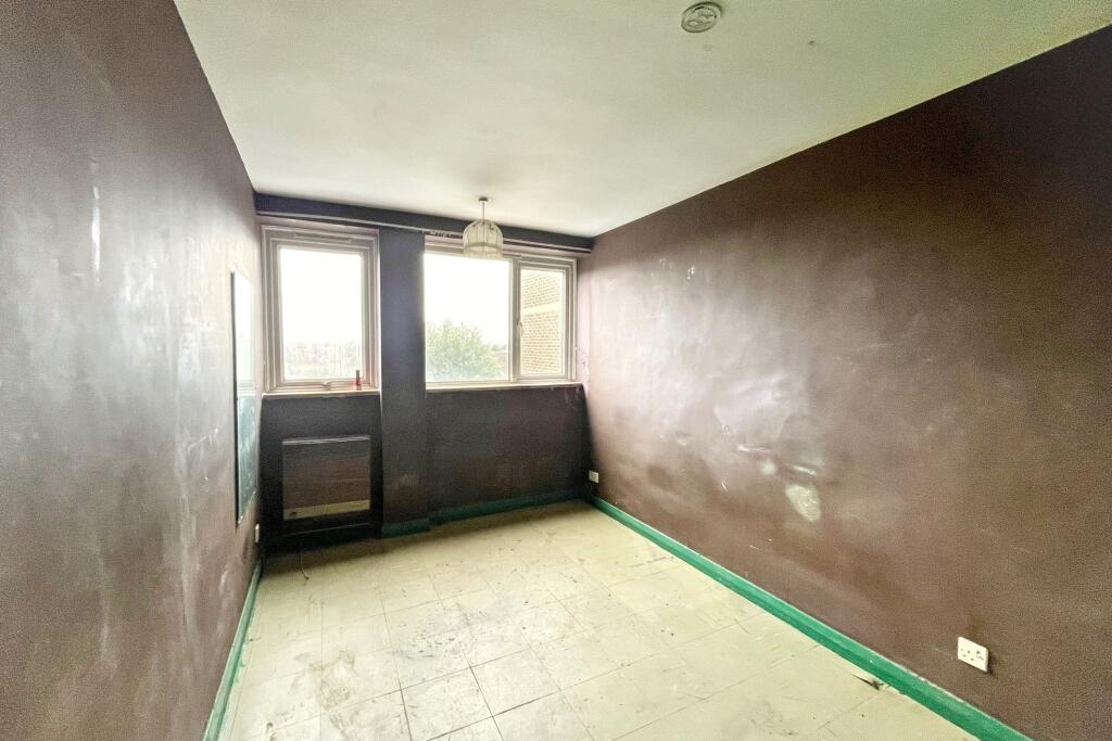 Flat 30 Clifford Court, 2 Heathfield Road, Wandsworth Common, London, SW18 3JE