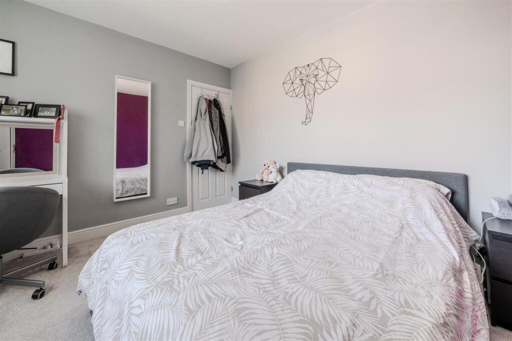 Bedroom2-2.jpg