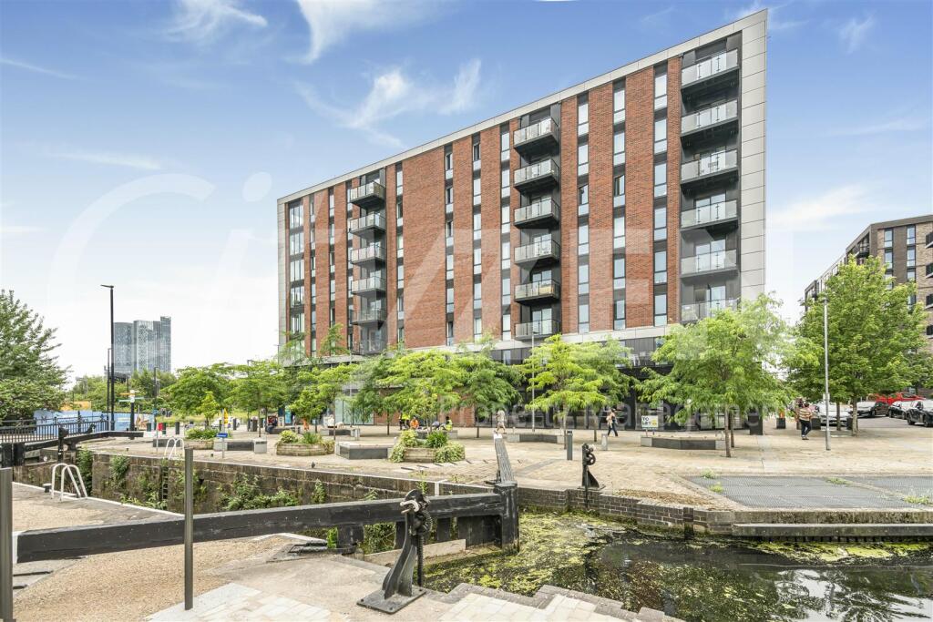 LOCKGATE SQUARE