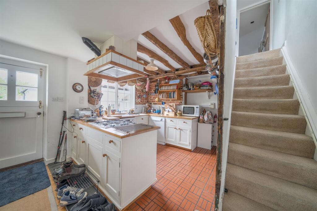 KITCHEN/DINING ROOM