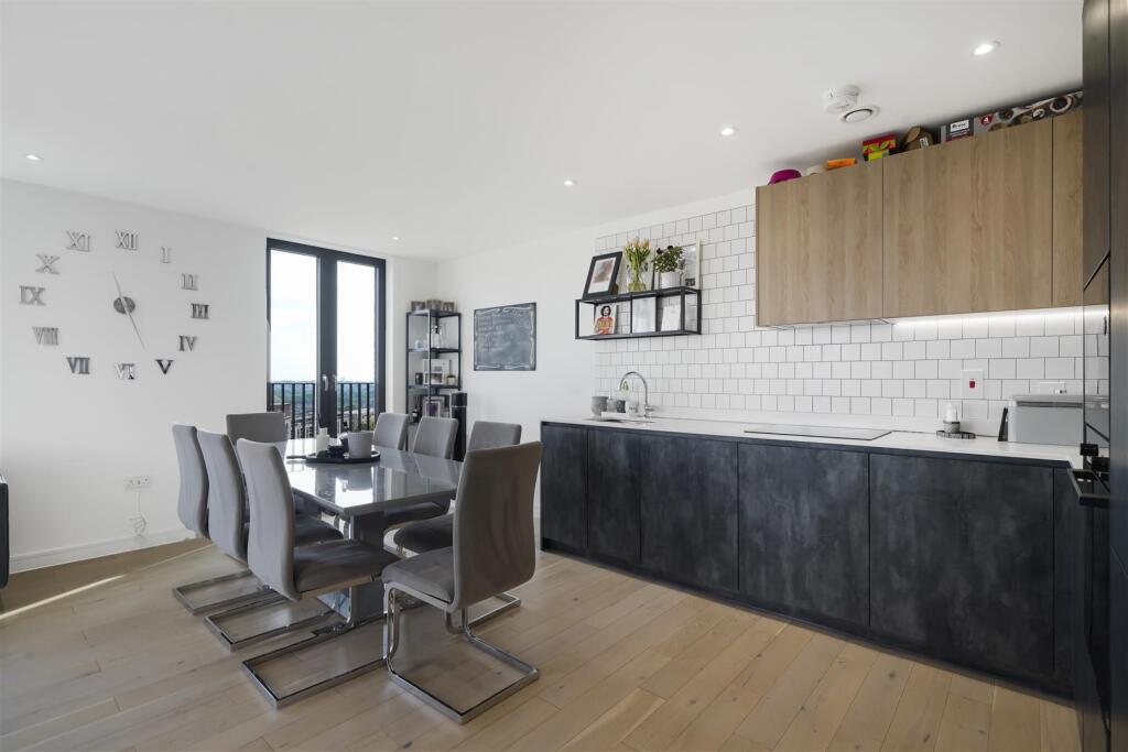 Flat 63, Bartram House - u7xN8JPHvEwykc2kIGwK.jpg