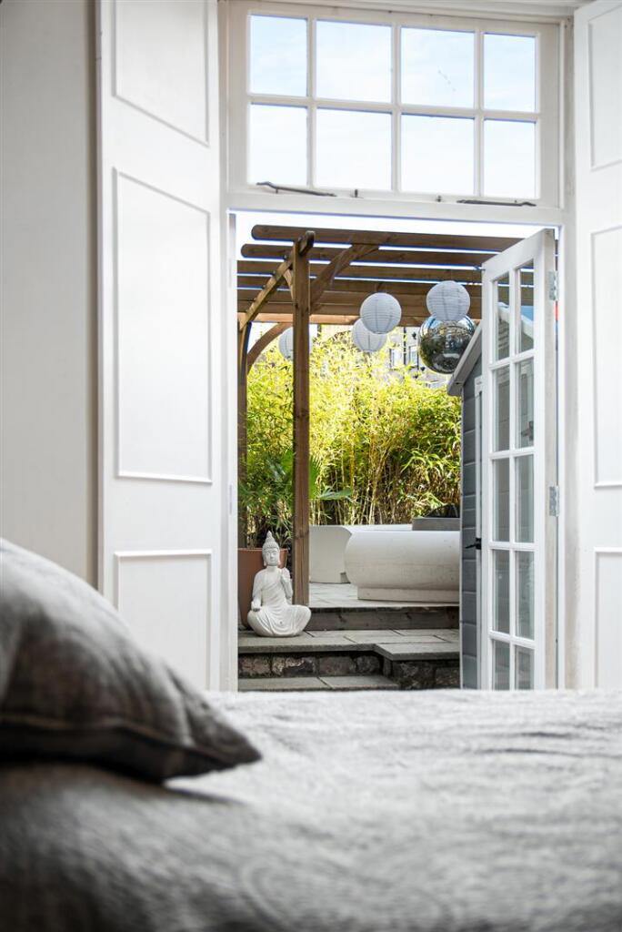 Bedroom1_3.jpg