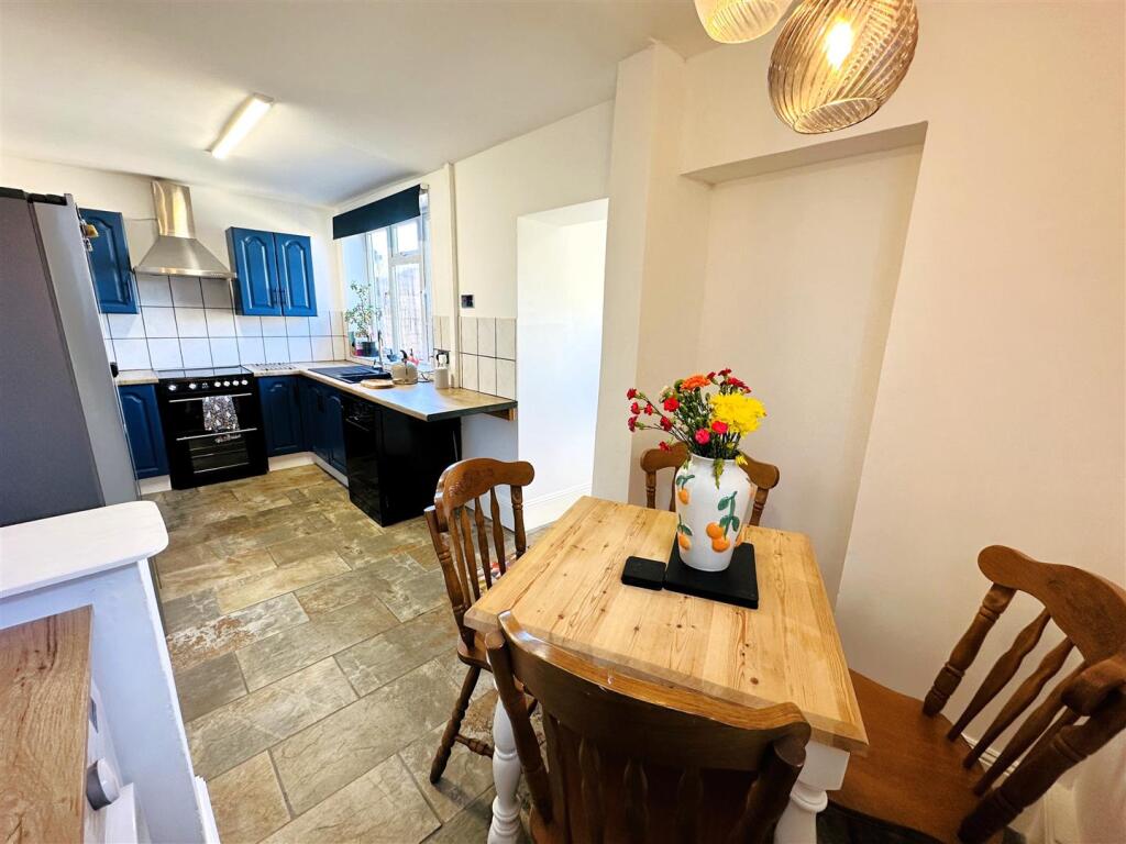 kitchen diner.jpg