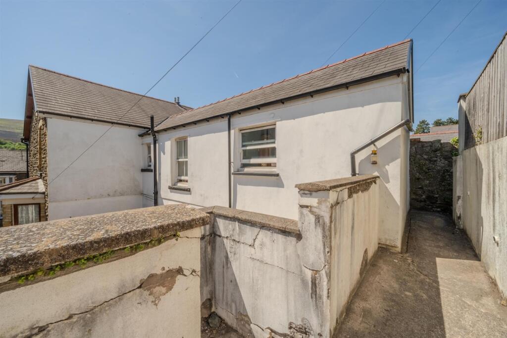 8 Cwmavon Road-24.jpg