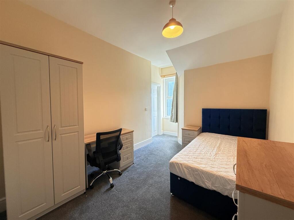 Bed 5.JPG