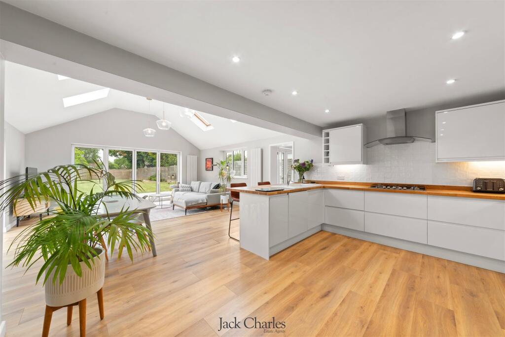 28 Barchester Way-27.jpg