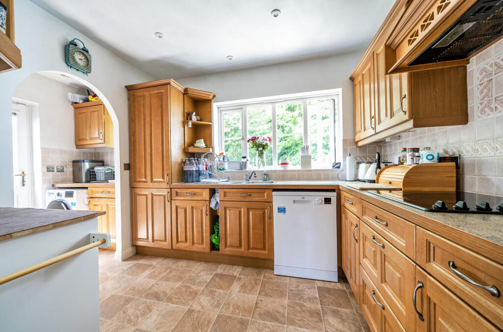 1295133-6-68260a5...