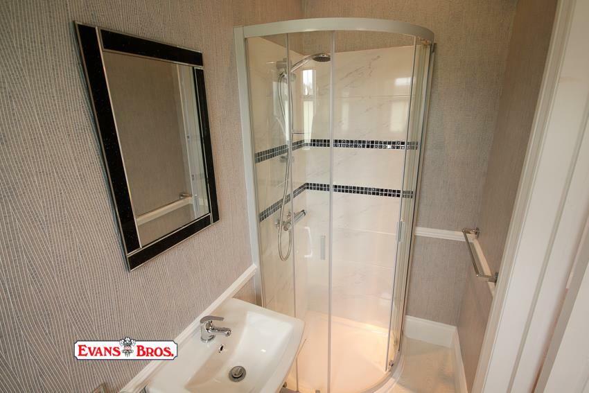 EN-SUITE SHOWER ROOM