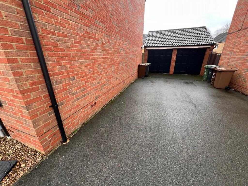 Parking &amp; Single Garage