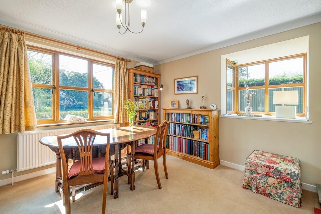 1440px1 Oaklands-...