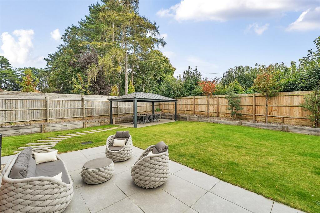 The Gingerbread House, Bessies Lane