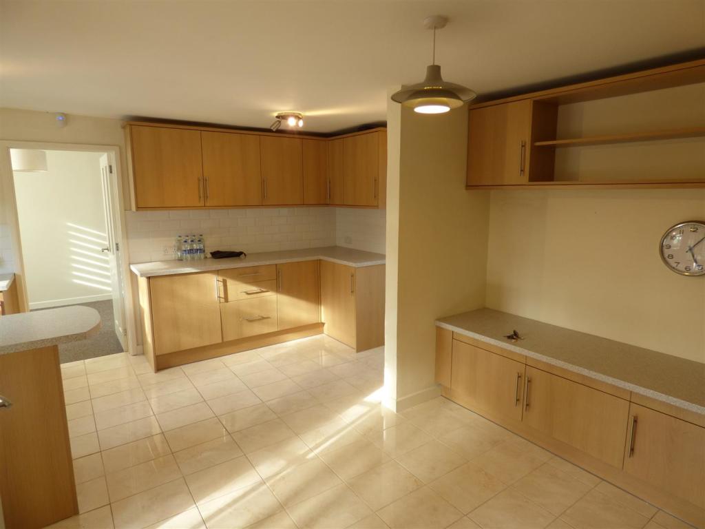 Kitchen    .JPG