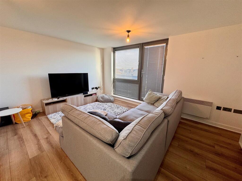Living Room1.jpg