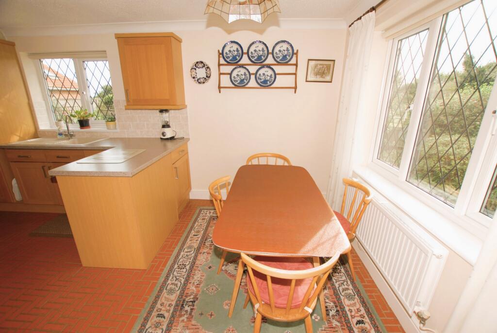 Kitchen/dining rm
