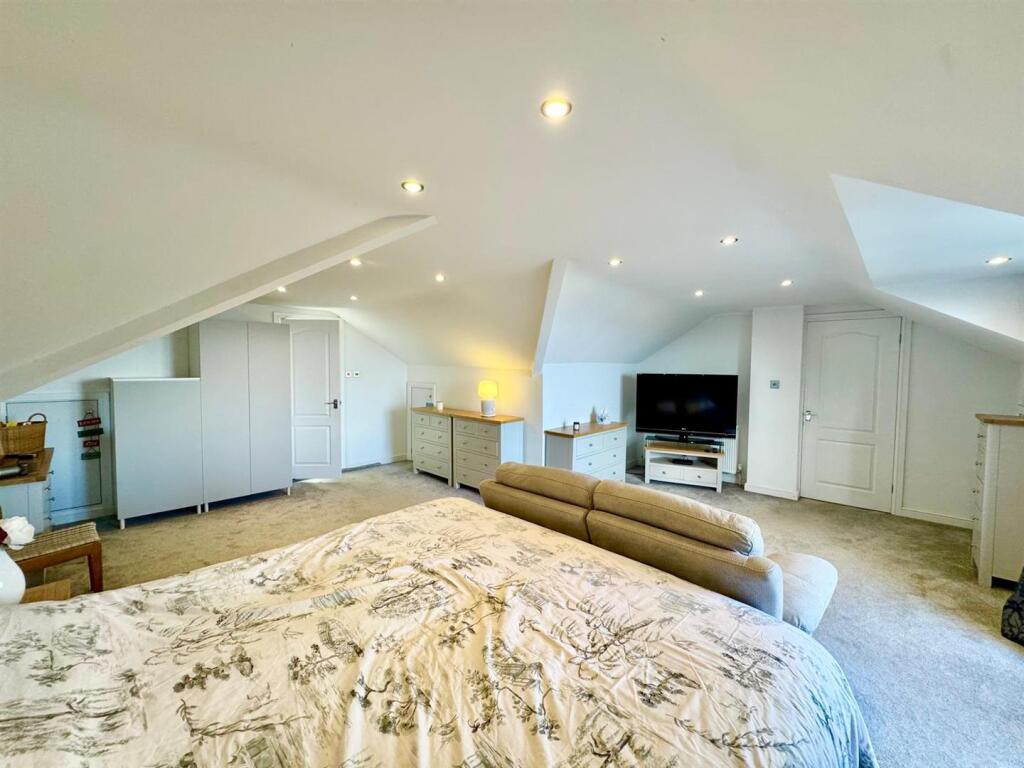 PHOTO-2025-09-05-10-48-39 (6).jpg