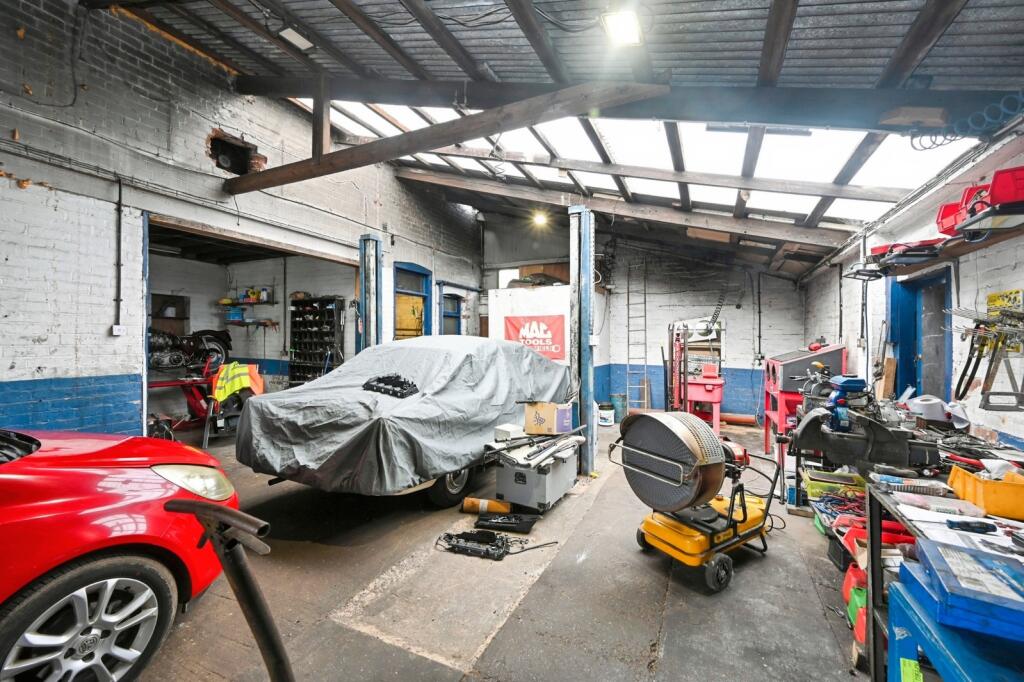 Garage / Workshop