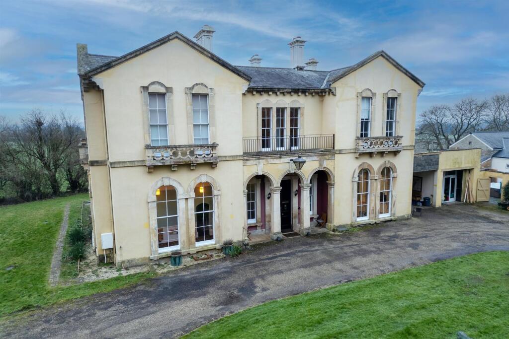 Rumwell Park, Wellington Road Rumwell, Taunton, TA