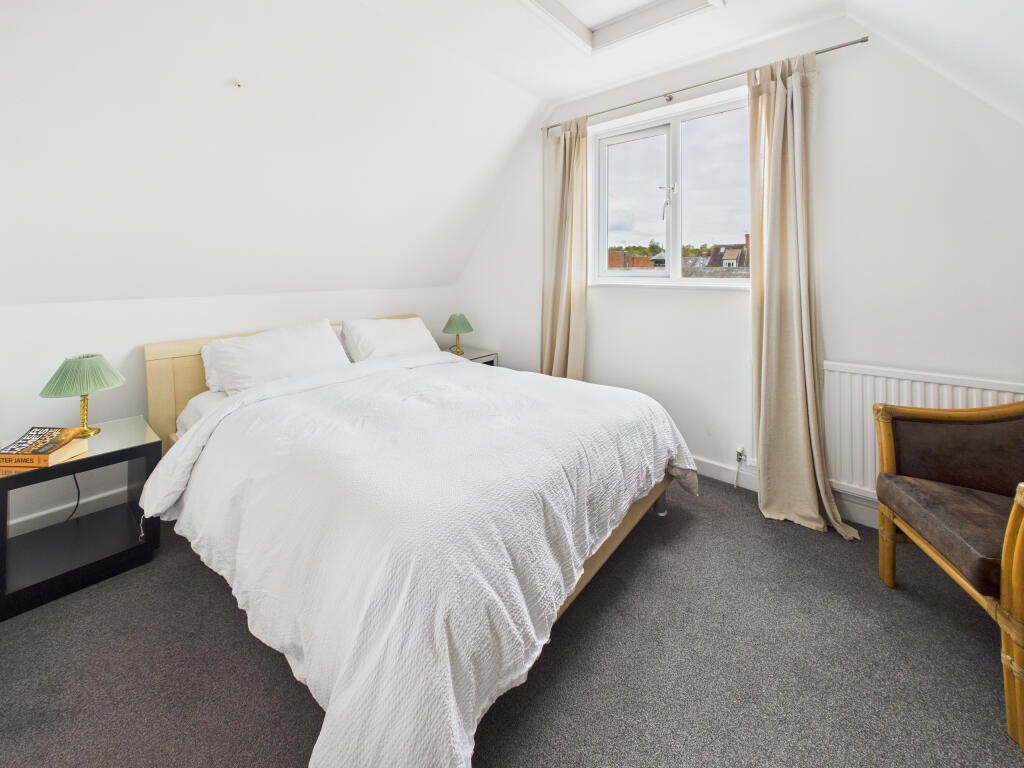 CAM02909G0-PR0504-STILL010