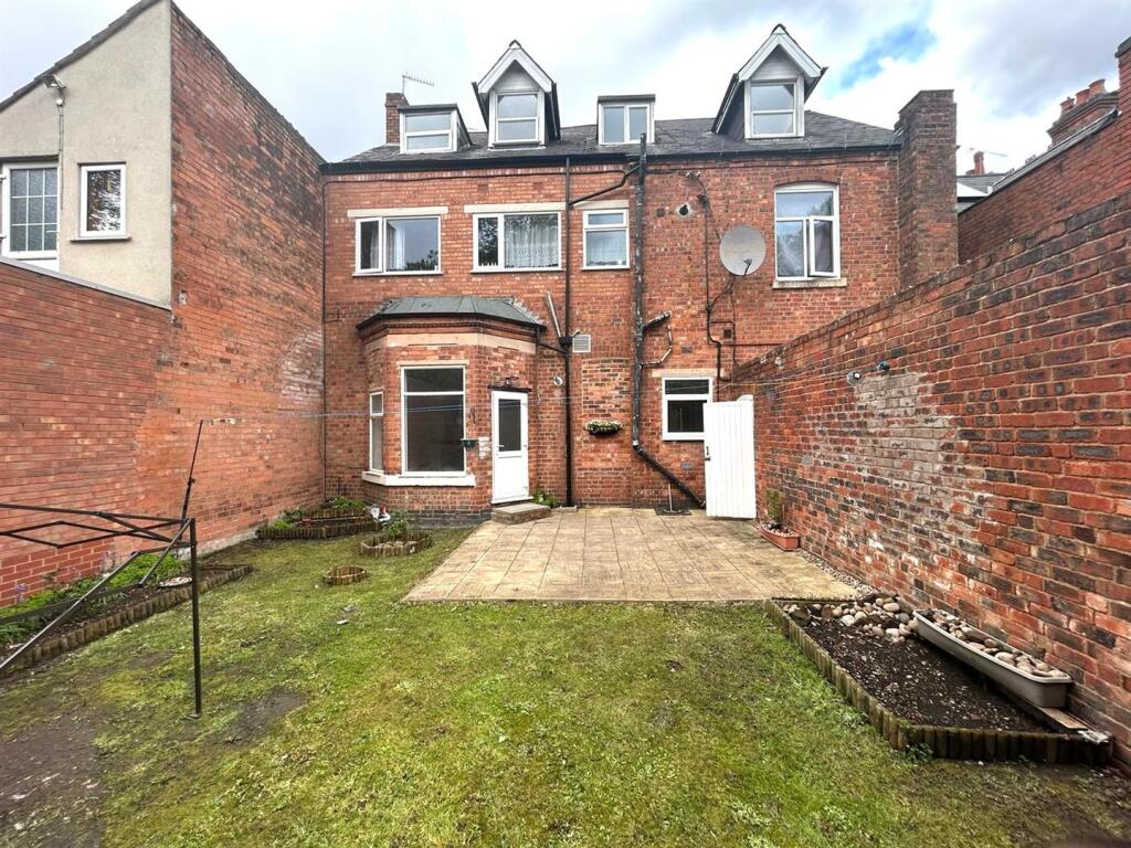 Rear View City Road .jpg