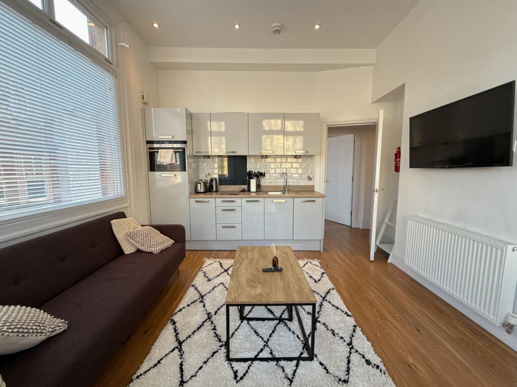 Lounge/Kitchen