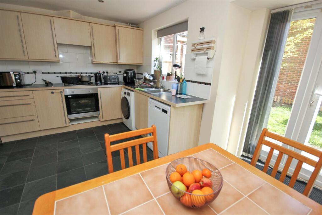 Kitchen Dining.JPG