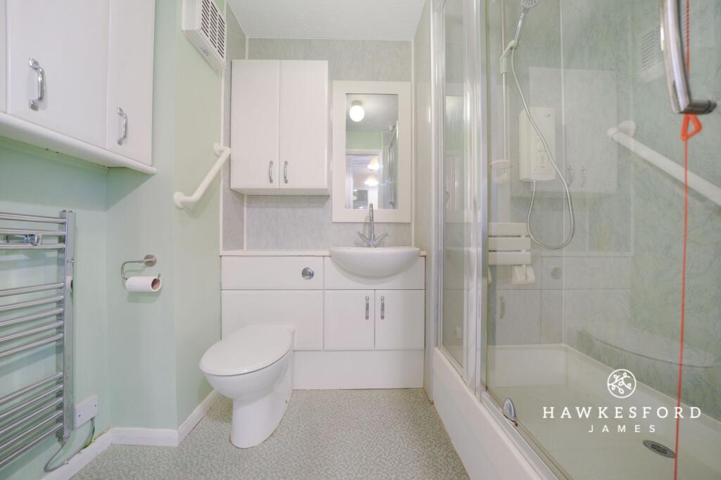 Barkers Court, Sittingbourne - Shower room