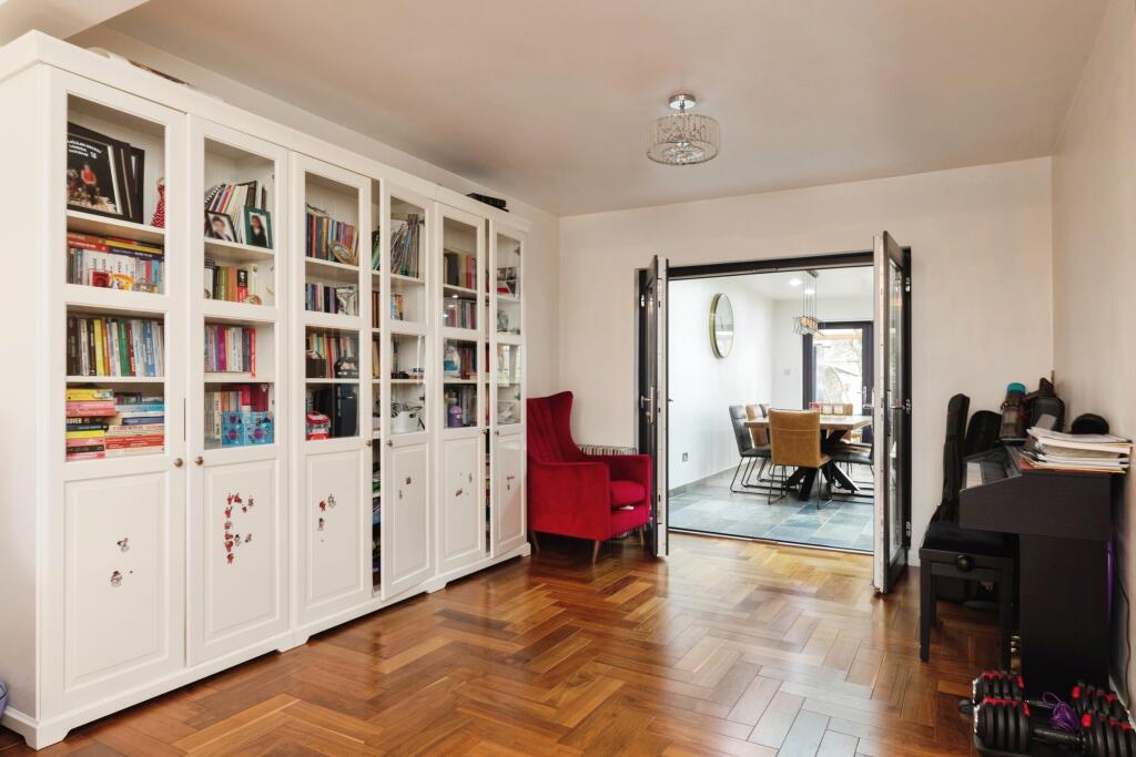 Lounge/Dining Room