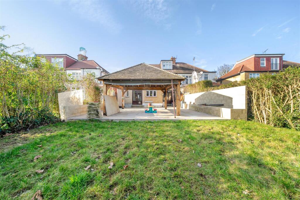 Garden with Rear Elavation.jpg