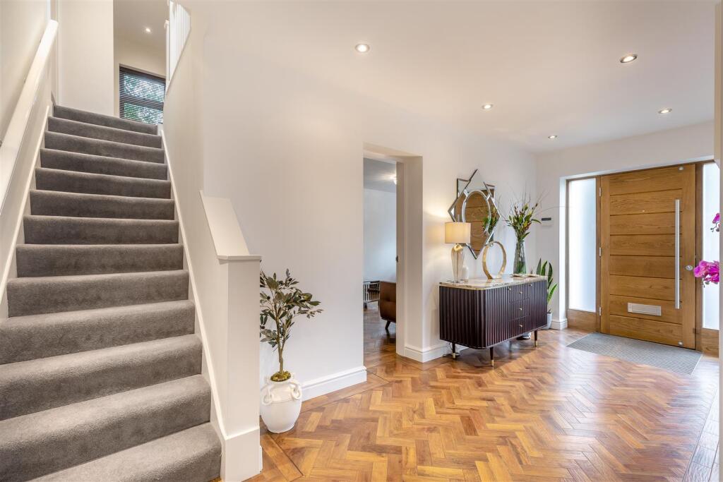 8665443-interior34.jpg