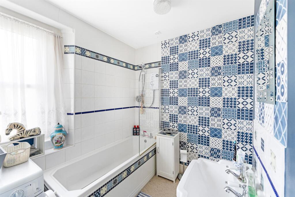 Bathroom.jpg