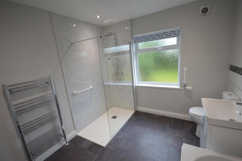 Bathroom 2.JPG