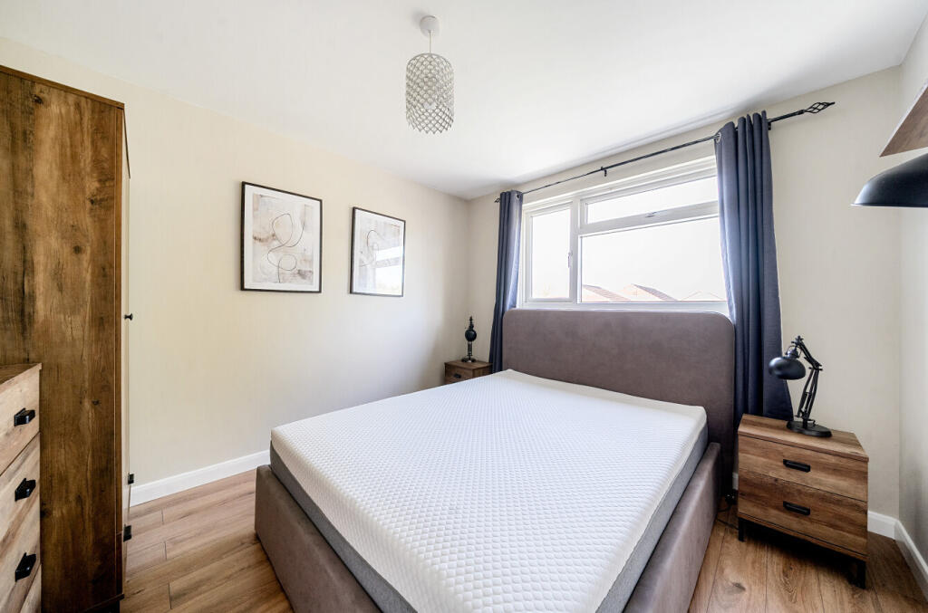 1370561-15-68f78a...