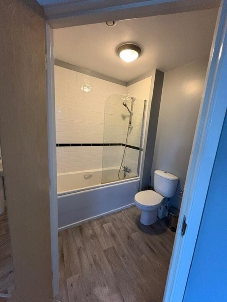 bathroom 4