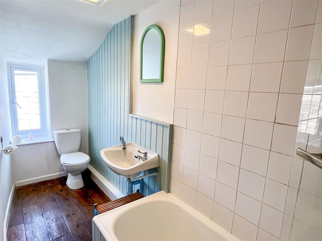 Bathroom.JPG