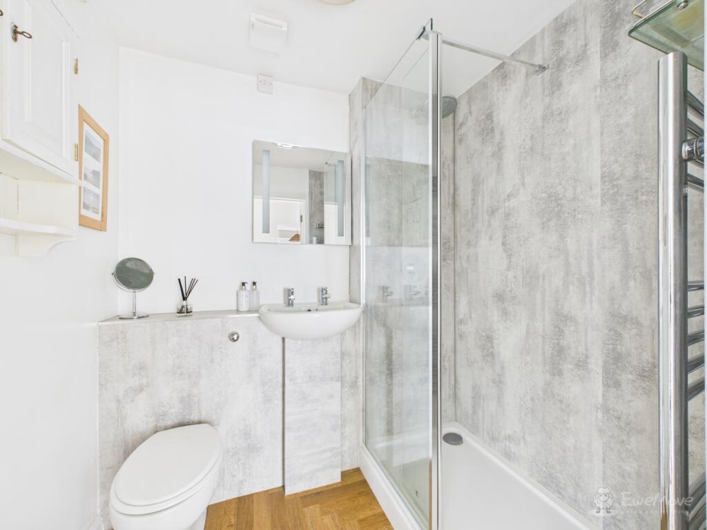 Bathroom- Mark Stephens EweMove Newmarket and Soha
