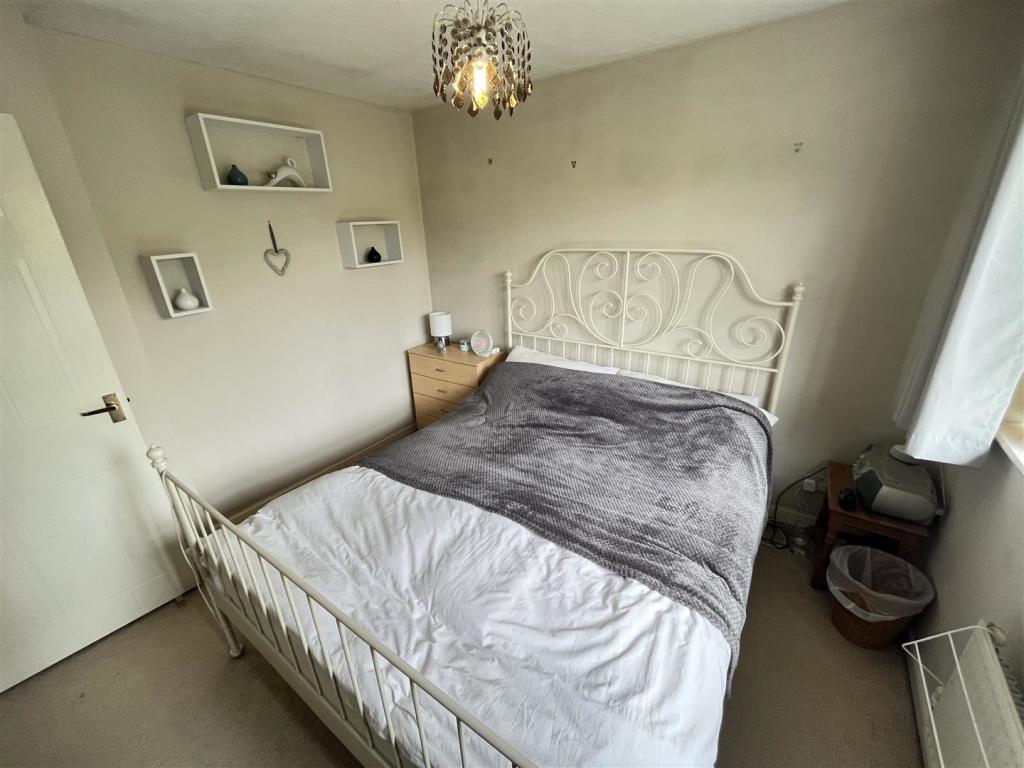 Bedroom 1 Aspect 2.jpg
