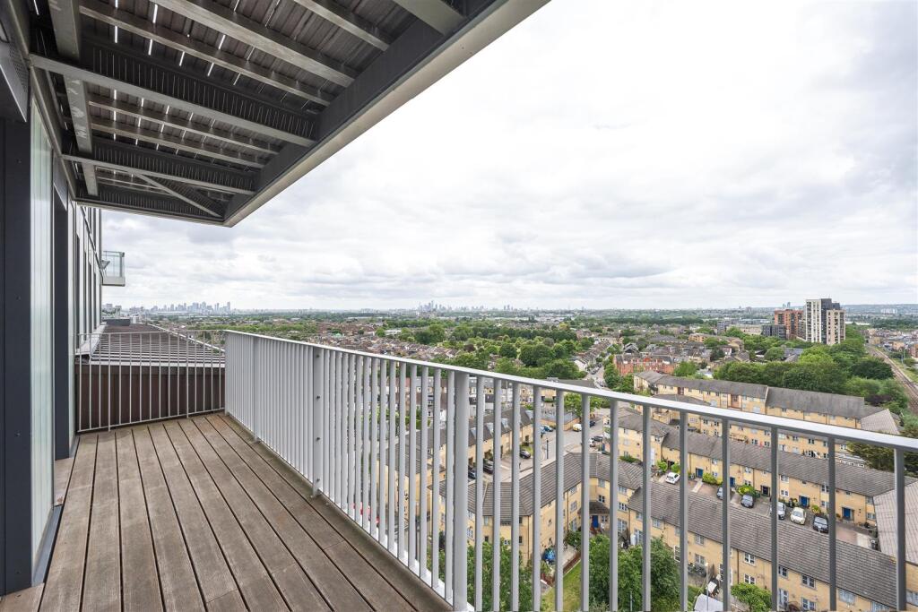 Station Approach, E17