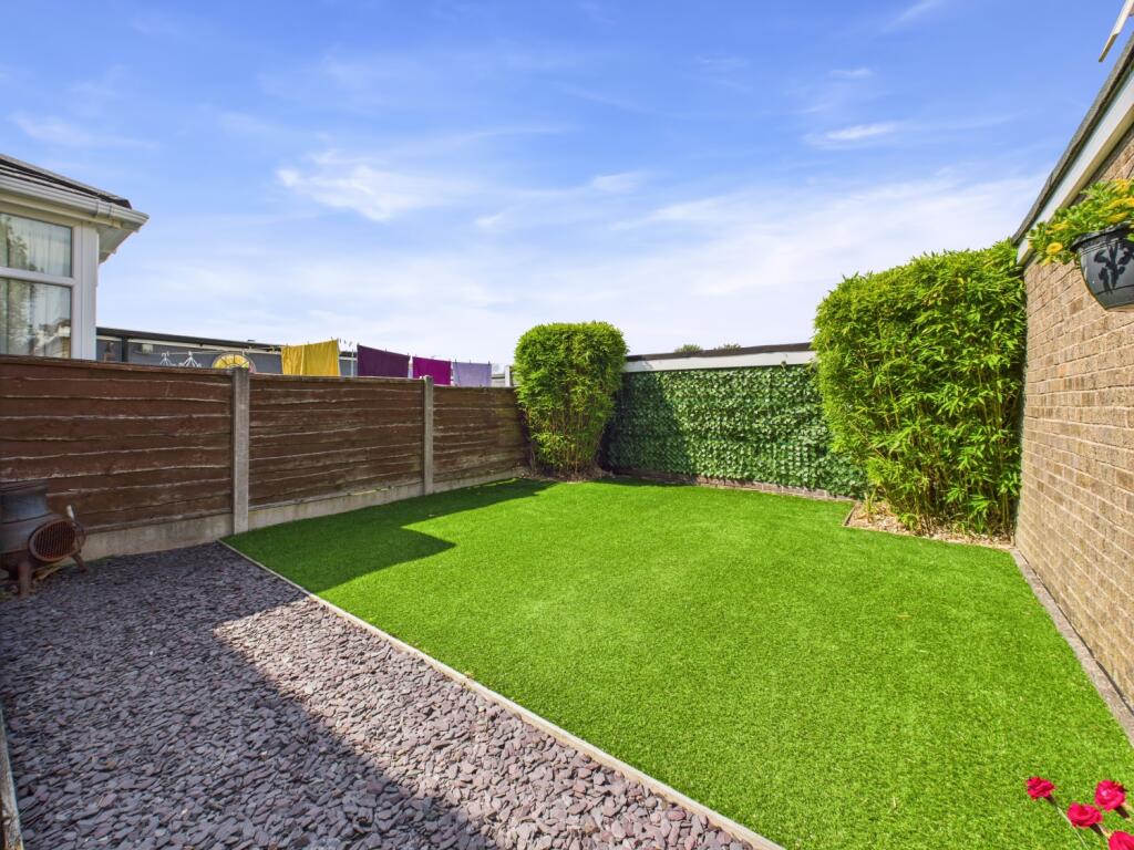 CAM03729G0-PR0064-STILL026