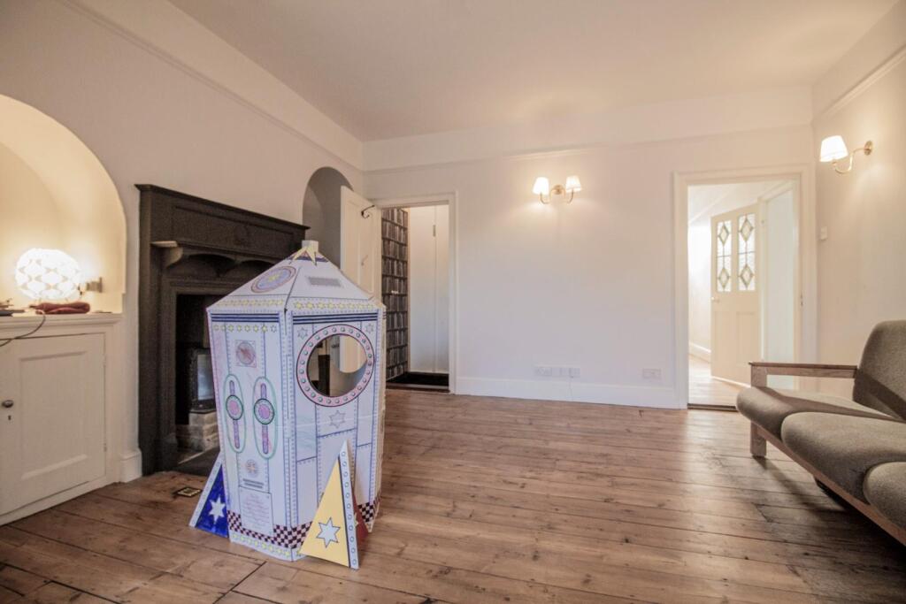 31 Well Street [Open-plan Sitting Room] 01.jpg