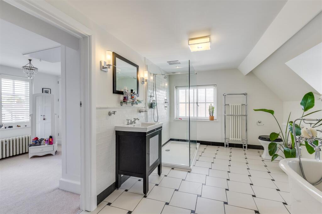 Norton Way South 334-2.jpg