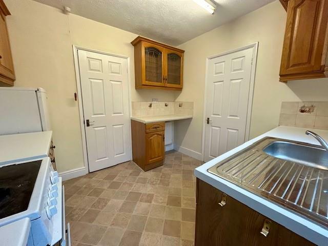 38 Sycamore Road kitchen 1.jpg