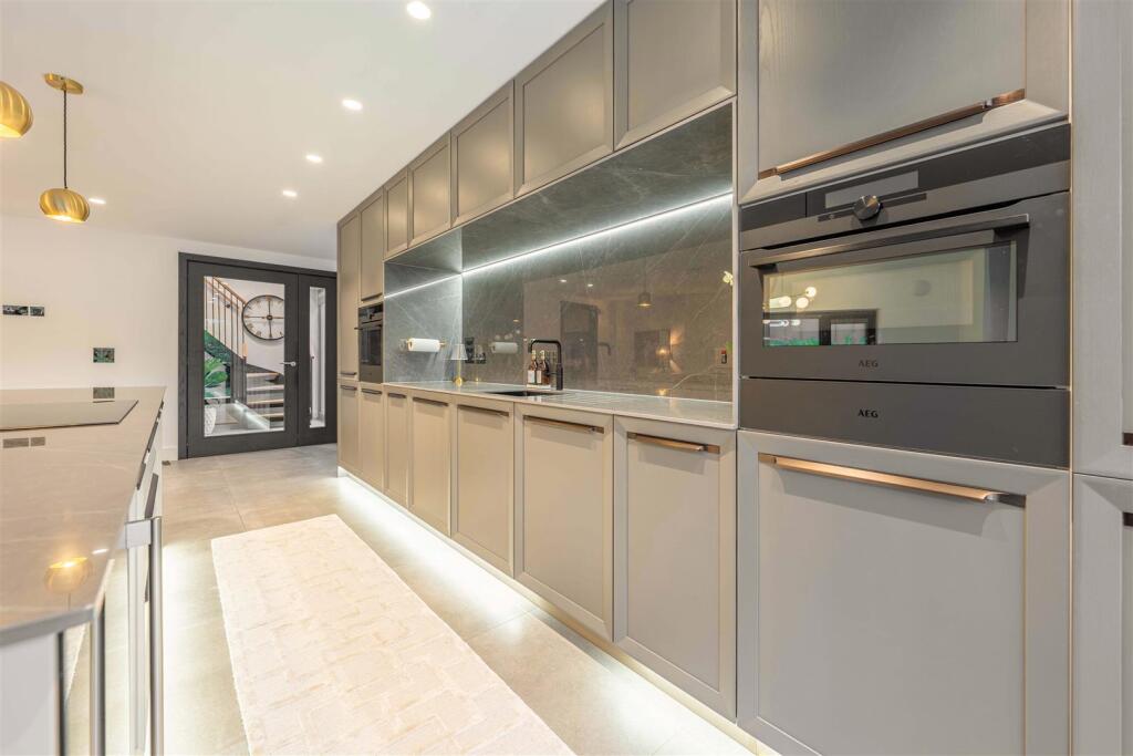 Blackthorn Barn - by Visually Rich 08948.jpg