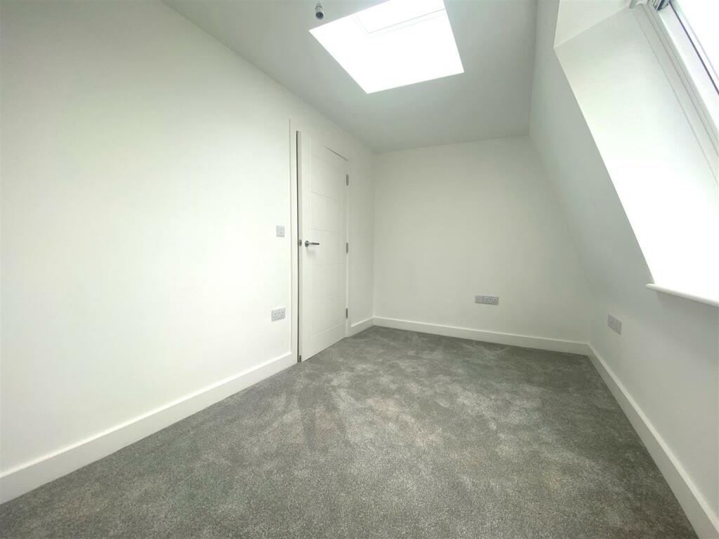 Bedroom 2a.jpg