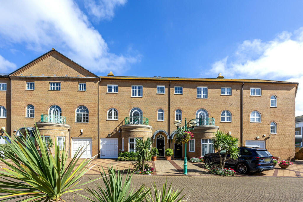 (28) Trafalgar Ga...